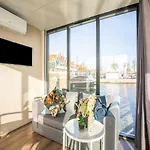 Beautiful Houseboat With Shared Pool フォーレンダム