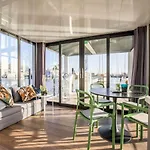 Beautiful Houseboat With Shared Pool 船上ホテル フォーレンダム