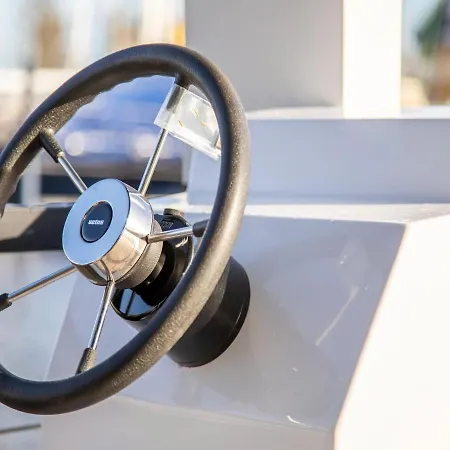 Botel Beautiful Houseboat With Shared Pool