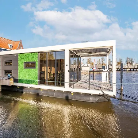 Hotel na wodzie Beautiful Houseboat With Shared Pool Volendam
