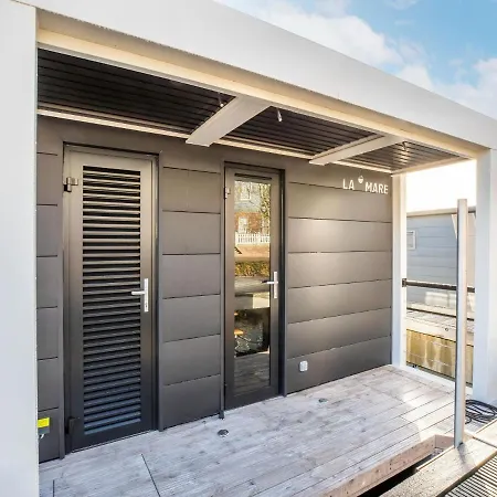 Beautiful Houseboat With Shared Pool Volendam