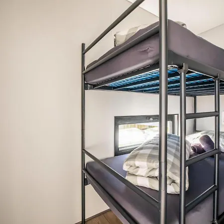 Beautiful Houseboat With Shared Pool Botel