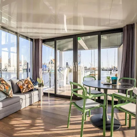 Beautiful Houseboat With Shared Pool Hotel na wodzie Volendam