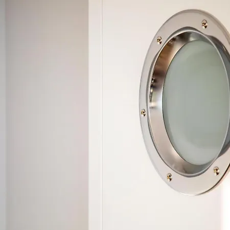 Hotel na wodzie Beautiful Houseboat With Shared Pool Volendam