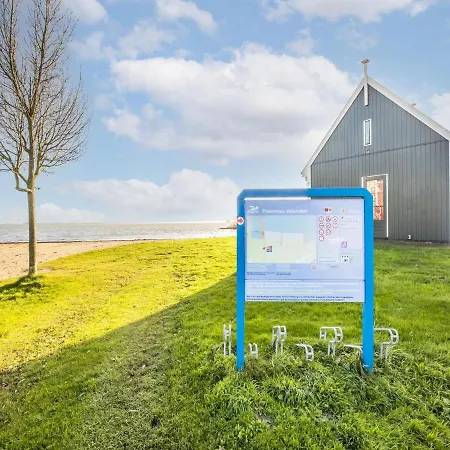 Botel Beautiful Houseboat With Shared Pool