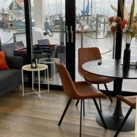 Beautiful Houseboat With Shared Pool Volendam