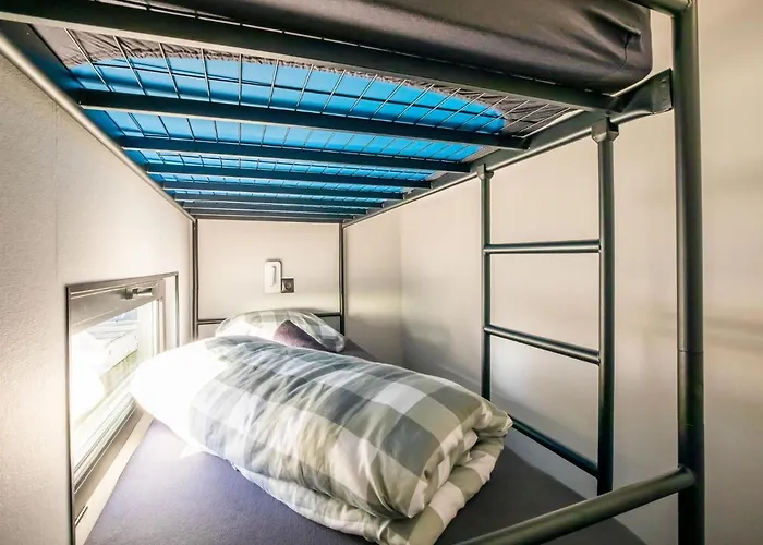 Beautiful Houseboat With Shared Pool * Volendam