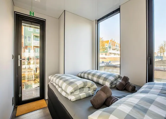 Beautiful Houseboat With Shared Pool Botel *