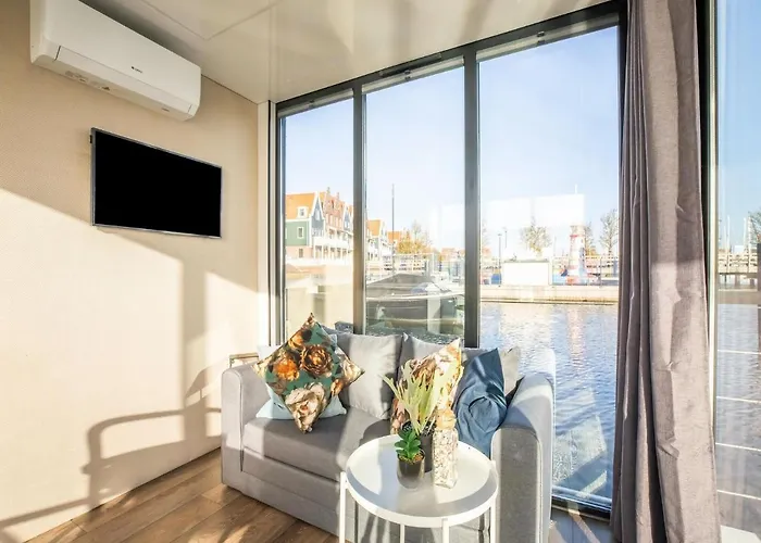 Beautiful Houseboat With Shared Pool Volendam