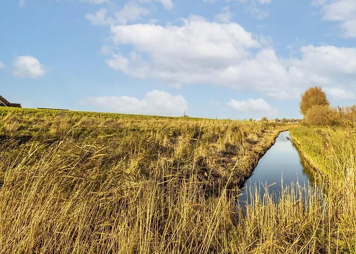 Beautiful Houseboat With Shared Pool Botel *