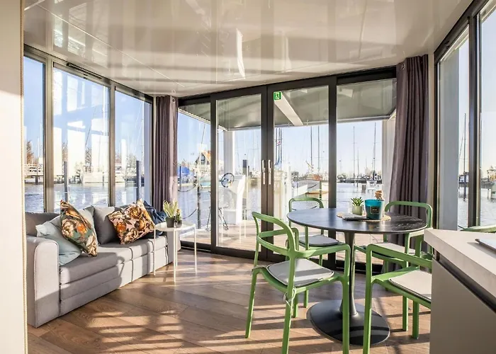 Beautiful Houseboat With Shared Pool Botel Volendam