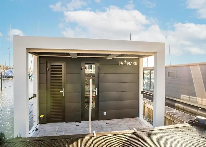Beautiful Houseboat With Shared Pool * Volendam