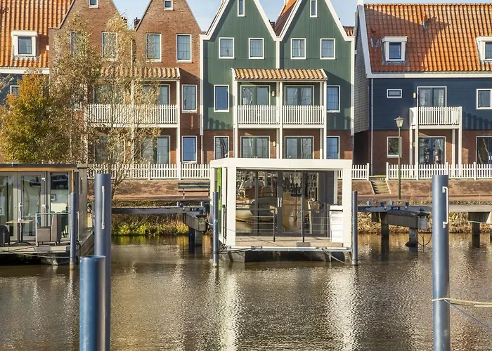 Botel Beautiful Houseboat With Shared Pool