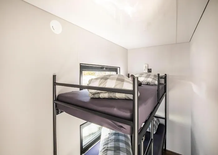 Botel Beautiful Houseboat With Shared Pool