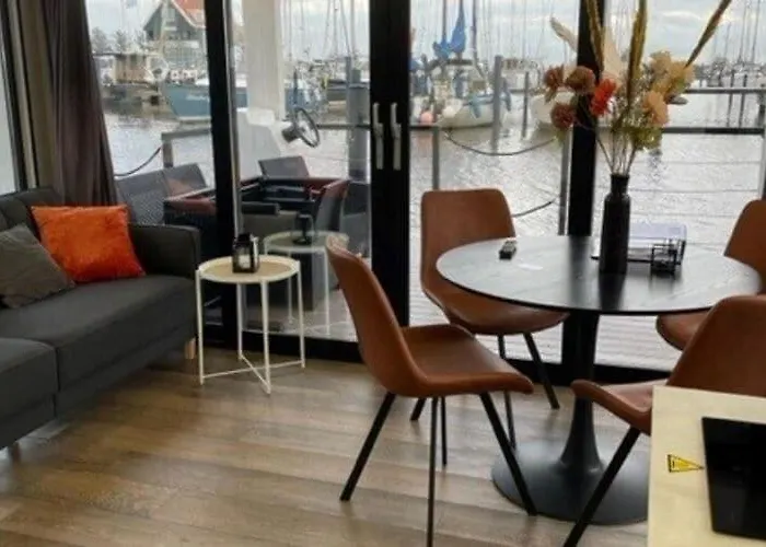 Beautiful Houseboat With Shared Pool Volendam