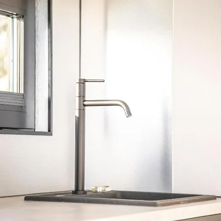 Πλωτό κατάλυμα Beautiful Houseboat With Shared Pool