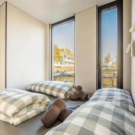 Beautiful Houseboat With Shared Pool Πλωτό κατάλυμα Φόλενταμ