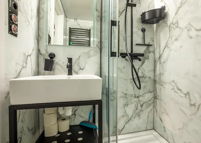 Beautiful Houseboat With Shared Pool Botel *