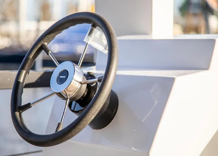 Botel Beautiful Houseboat With Shared Pool