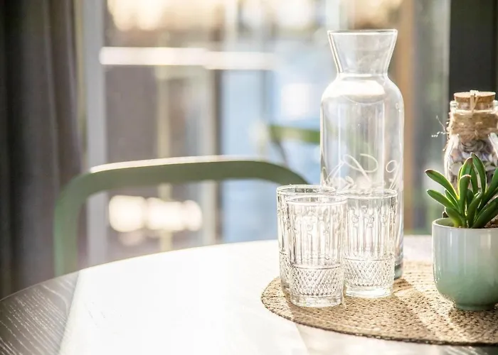 Beautiful Houseboat With Shared Pool Volendam