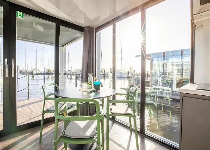 Botel Beautiful Houseboat With Shared Pool *