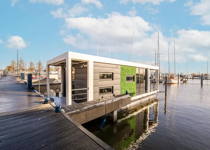 Beautiful Houseboat With Shared Pool Botel