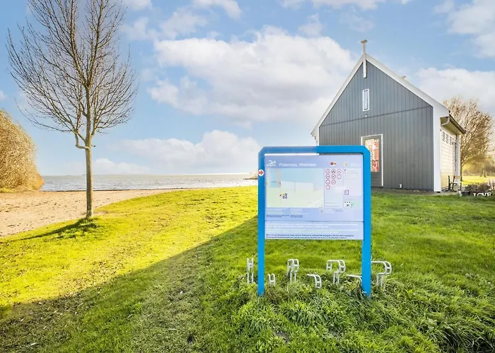 Botel Beautiful Houseboat With Shared Pool