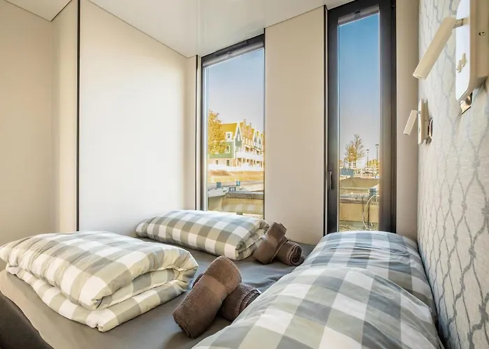 Beautiful Houseboat With Shared Pool Botel Volendam